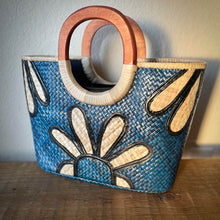 Load image into Gallery viewer, Sunrise Surprise Pandan Straw Handbag