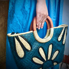 Load image into Gallery viewer, Sunrise Surprise Pandan Straw Handbag
