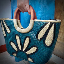 Load image into Gallery viewer, Sunrise Surprise Pandan Straw Handbag
