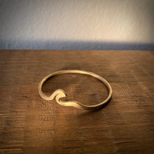 Load image into Gallery viewer, Munting Maya T’boli Brass Bangle
