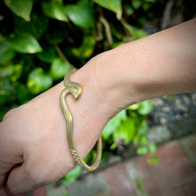 Load image into Gallery viewer, Munting Maya T’boli Brass Bangle
